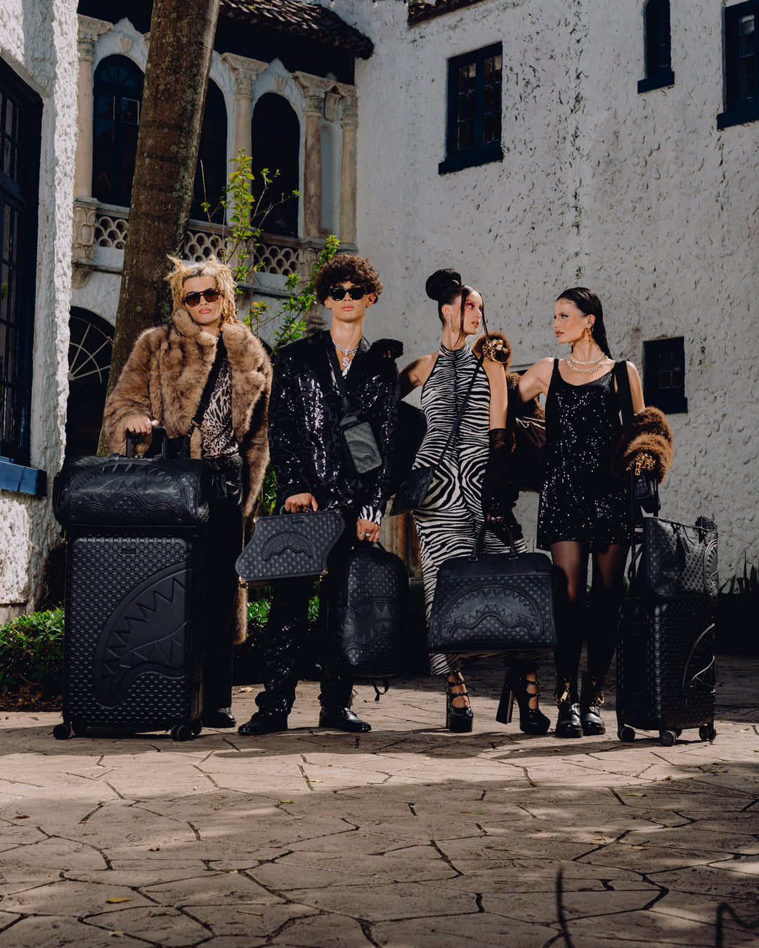 THE GHOST MAISON MESSENGER SLING